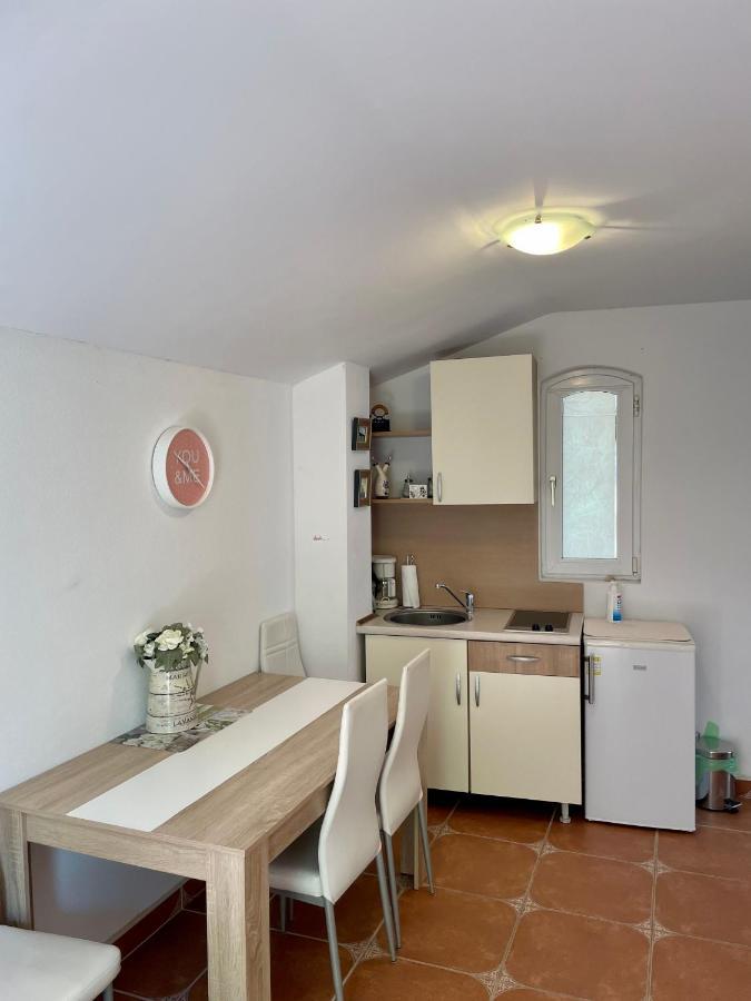 Studio Apartmani Kremic Karlobag Kültér fotó