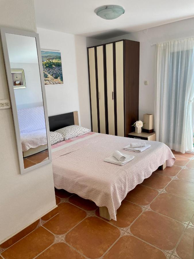 Studio Apartmani Kremic Karlobag Kültér fotó