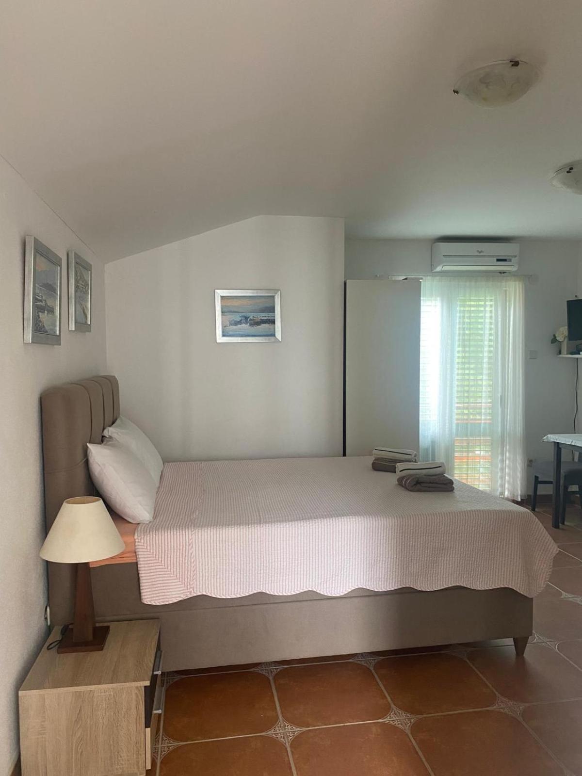 Studio Apartmani Kremic Karlobag Kültér fotó