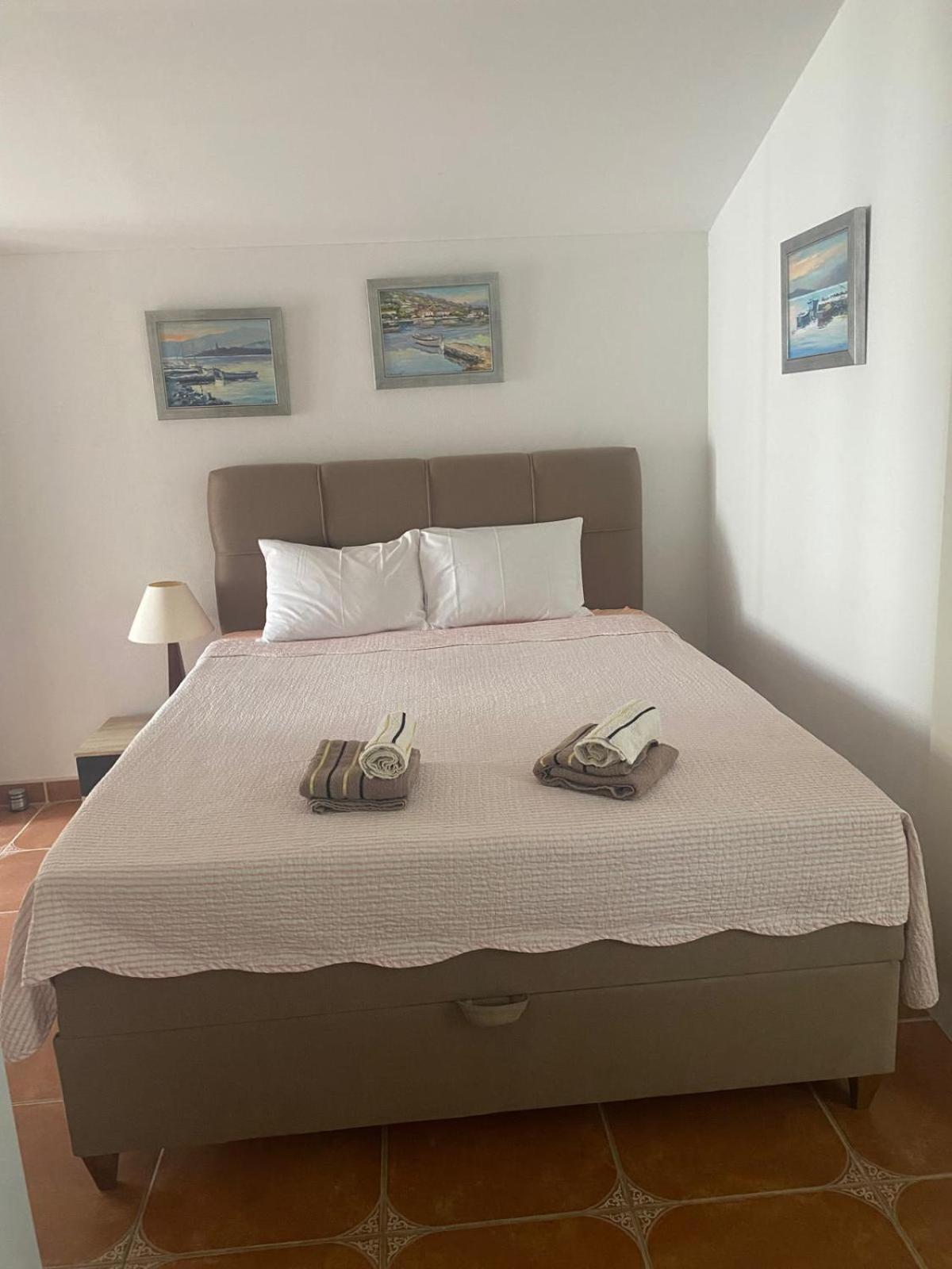 Studio Apartmani Kremic Karlobag Kültér fotó
